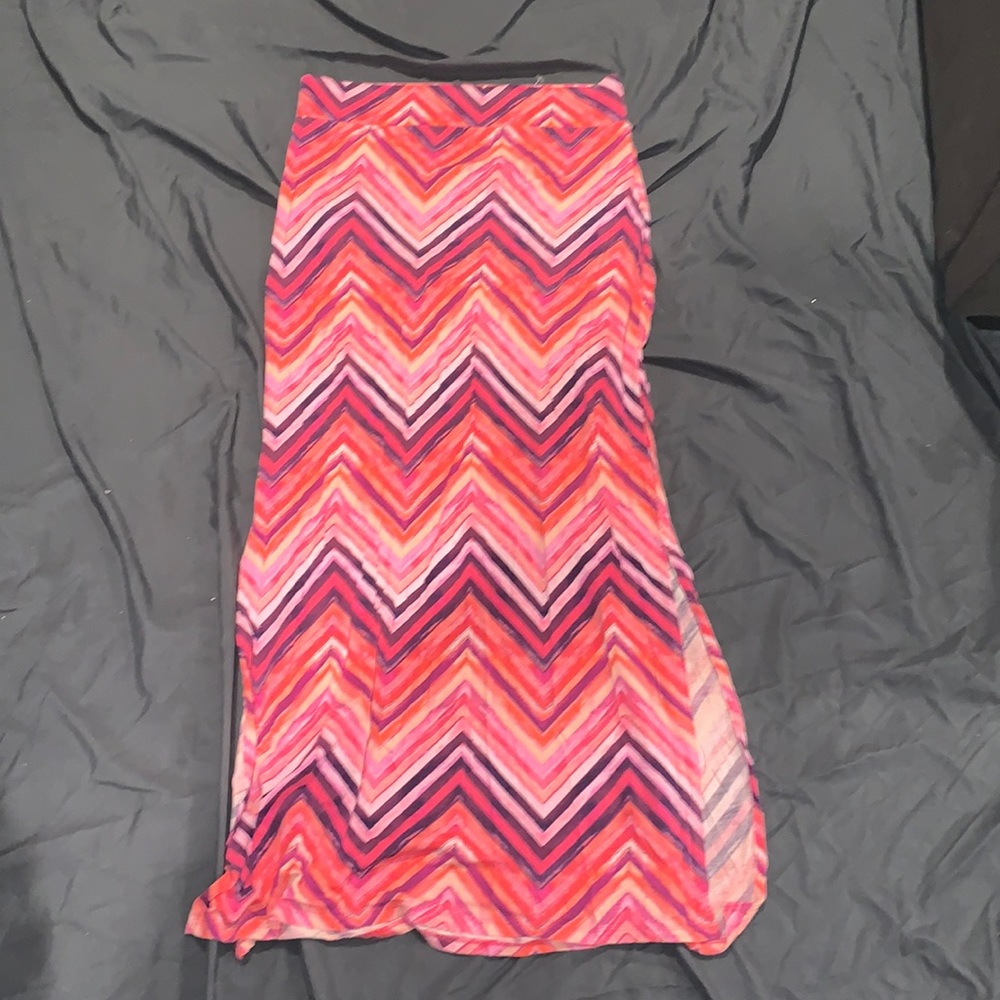 A womens multiple shades of pink and purple. Size medium. An a.n.a. Design.